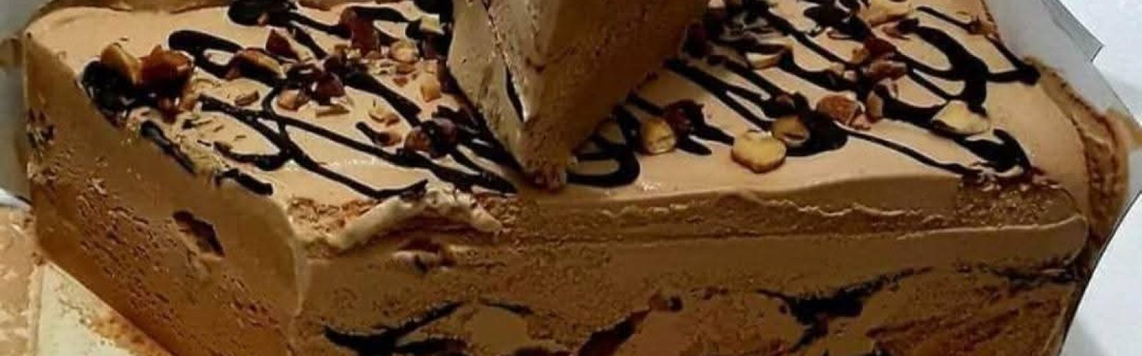 Authentic kulfa and ice creams in karachi delivered melt-free with dry ice packaging